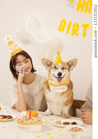 Portrait of a young woman preparing for her dog's birthday party 123152852