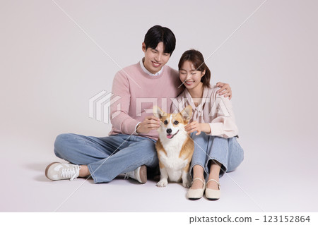 Family photo of a young couple raising a cute Welsh Corgi 123152864