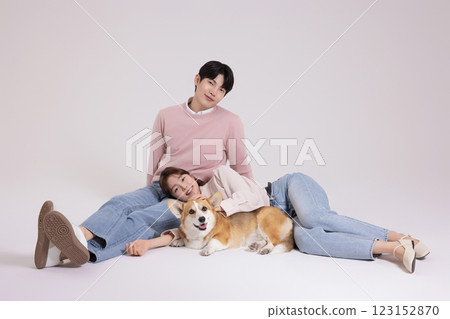 Family photo of a young couple raising a cute Welsh Corgi 123152870