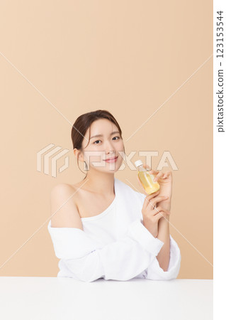 Portrait of beautiful young woman posing with oil 123153544