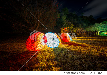 [Takamatsu City] Ritsurin Garden Autumn Illumination Japanese Umbrella 123153650