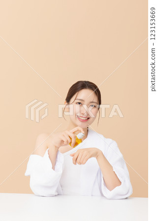 Portrait of beautiful young woman posing with oil 123153669