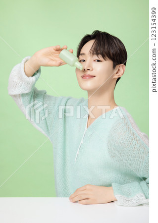 A man in his 20s posing with green essence 123154399