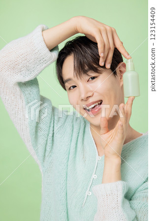 A man in his 20s posing with green essence 123154409