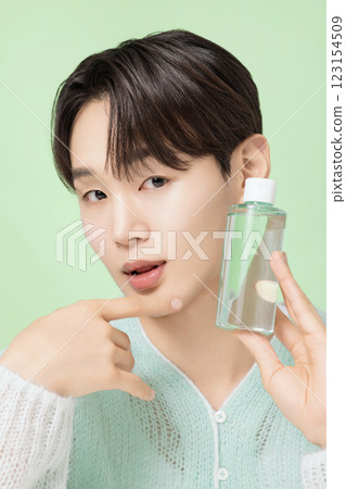 A man in his 20s posing with green essence 123154509