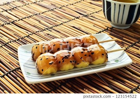 Daigakuimo-style skewered dumplings 123154522