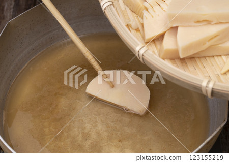 The process of making young bamboo shoots The process of making young bamboo shoots 123155219