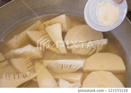 The process of making young bamboo shoots The process of making young bamboo shoots 123155226
