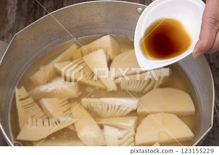 The process of making young bamboo shoots 123155229