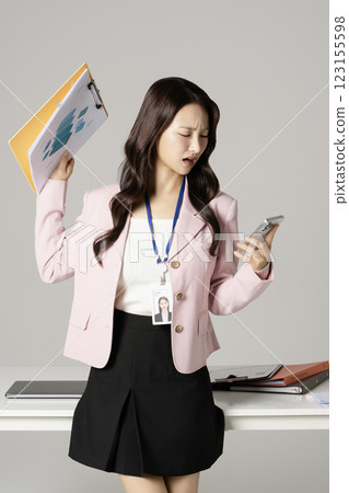 MZ employee in his 20s standing in front of his office desk and getting angry 123155598