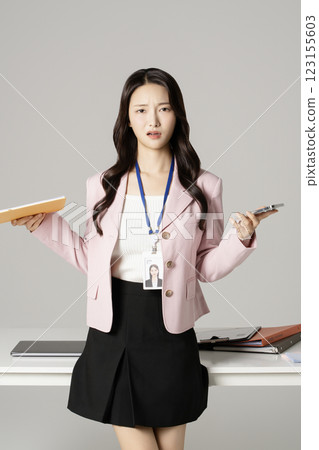 MZ employee in his 20s standing in front of his office desk and getting angry 123155603