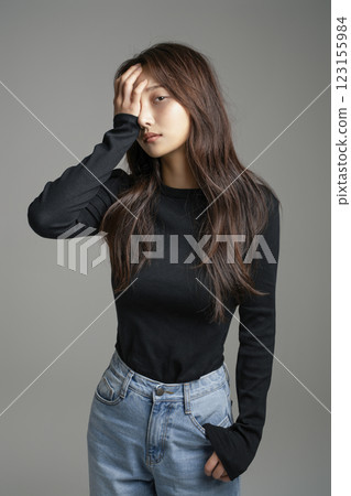 A woman in her 20s suffering from a headache 123155984