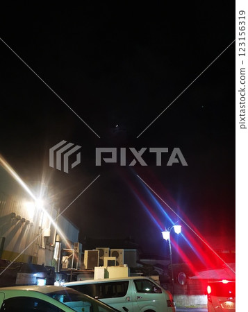 The Moon and Venus (Saturday, January 4, 2025, 17:49, Kanagawa Prefecture) 123156319