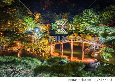 [Takamatsu City] Ritsurin Park Autumn Illumination View from Hiraiho [Autumn Leaves] 123156421