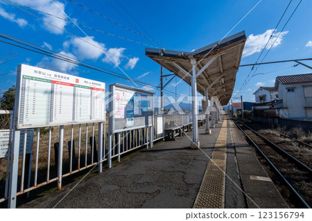 Wakayama Electric Railway Kanrojimae Station platform Wakayama Electric Railway Kanrojimae Station platform 123156794