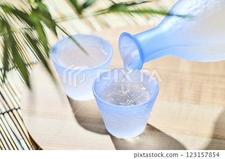 日本酒的形象：夏天、冷酒 123157854