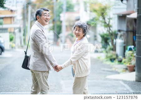 夫妻老人老人祖父祖母許願祈禱老人60後70後80後女老人 夫妻老人老人祖父祖母許願祈禱老人60後70後80後女老人 123157876
