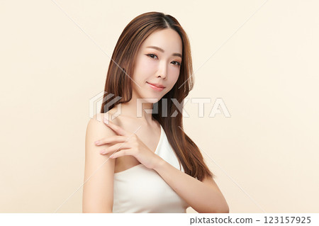Beautiful young asian woman with clean fresh skin on beige background, Face care, Facial treatment, Cosmetology, beauty and spa, Asian women portrait. 123157925