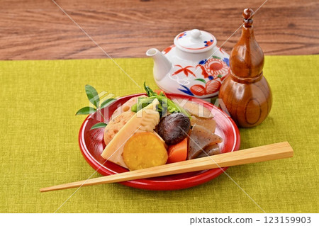 Boiled vegetables, bamboo shoots, rape blossoms, lotus root, shiitake mushrooms, carrots, burdock, radish, konnyaku, ganmodoki, and simmered dishes. 123159903