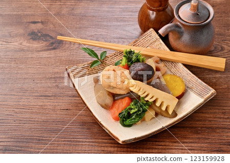 Boiled vegetables, bamboo shoots, rape blossoms, lotus root, shiitake mushrooms, carrots, burdock, radish, konnyaku, ganmodoki, and simmered dishes. 123159928