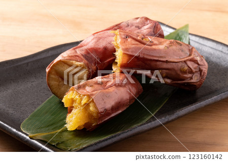 [Kagoshima Prefecture Beni Haruka] Sweet roasted sweet potato 123160142