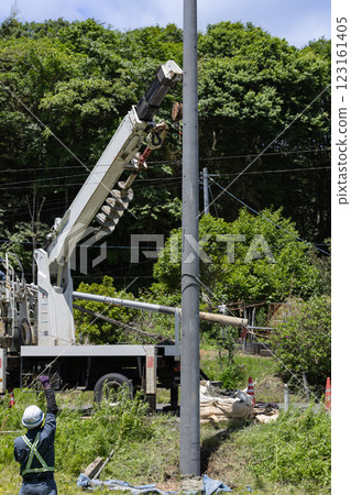 Pole replacement work using a pole digging vehicle Pole construction work plumb bob confirmation Pole replacement work using a pole digging vehicle Pole construction work plumb bob confirmation 123161405