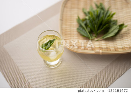 將新茶冷藏 123161472