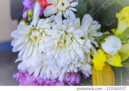 充滿日式氛圍的菊花插花 123162017