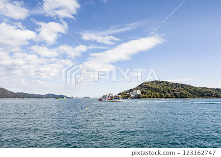 Toba Bay sightseeing boat 123162747