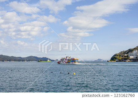 Toba Bay sightseeing boat 123162760