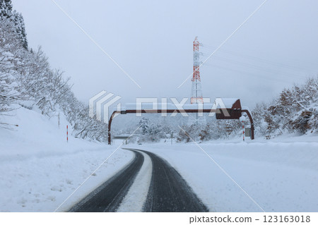 雪中的東海北陸高速公路 雪中的東海北陸高速公路 123163018