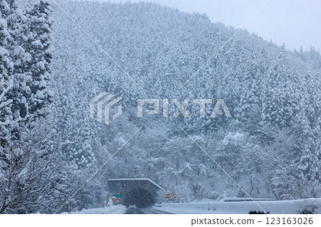 Snowy Tokai-Hokuriku Expressway Snowy Tokai-Hokuriku Expressway 123163026