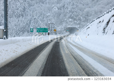 雪中的東海北陸高速公路 雪中的東海北陸高速公路 123163034