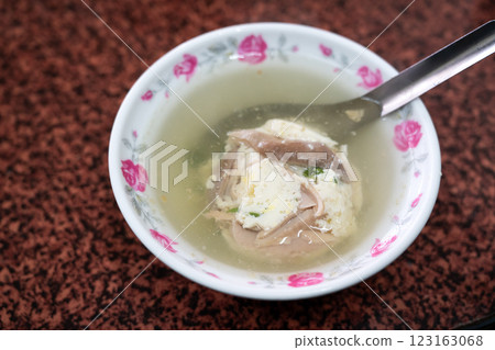 龍骨湯 龍骨髓湯 骨髓湯 台灣 小吃 pig bone marrow soup Taiwan 123163068