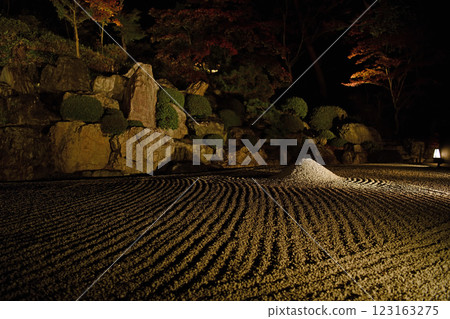 Karisansui lit up 123163275