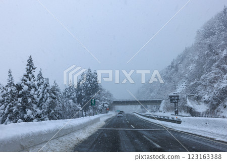 東海北陸高速公路 有雪 123163388