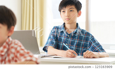 A senior boy studying with a serious expression 123163909