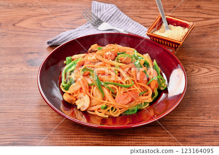 Note: The steam is synthetic. Neapolitan pasta from a Western restaurant with delicious tomato ketchup. 123164095