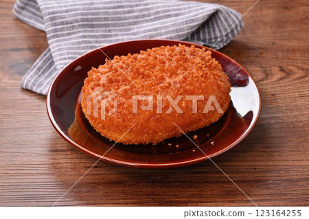 注意：咖啡蒸氣是合成的。金黃酥脆的咖哩麵包 123164255