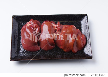raw chicken liver 123164366