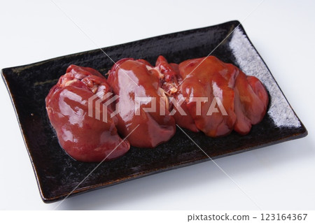 raw chicken liver 123164367