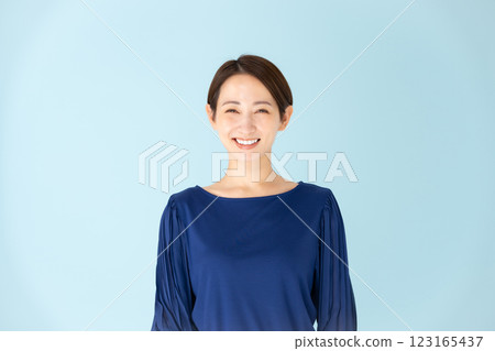 Woman casual portrait Woman casual portrait 123165437