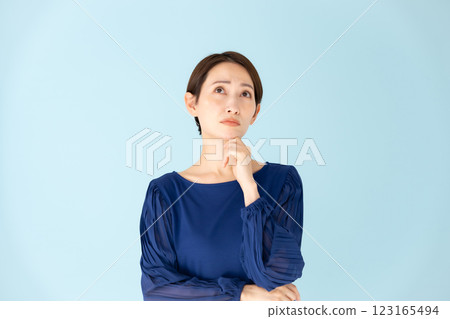 Woman casual portrait worried Woman casual portrait worried 123165494