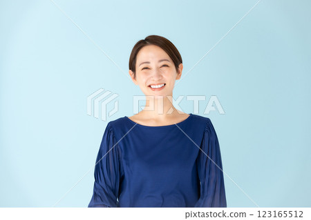 女人休閒肖像微笑 123165512