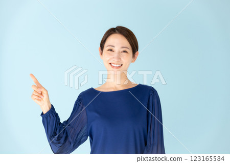 女人，休閒，肖像，指點 123165584