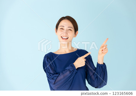 女人，休閒，肖像，指點 123165606