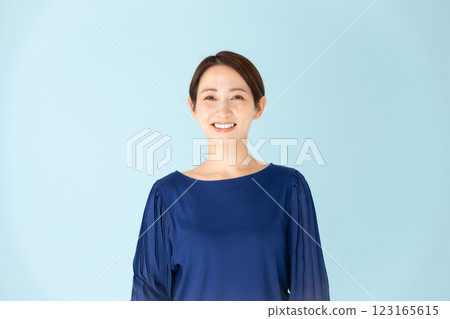 女性休閒肖像 123165615