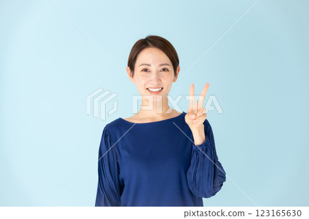 女人休閒肖像和平 123165630