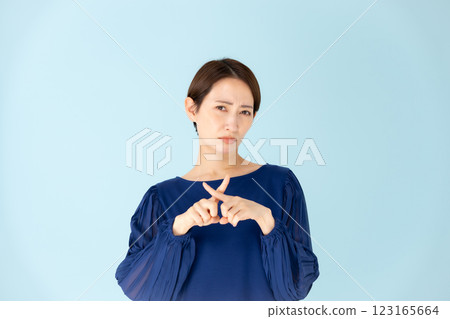 Woman casual portrait cross 123165664