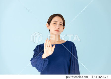 女人休閒肖像沒有 123165675